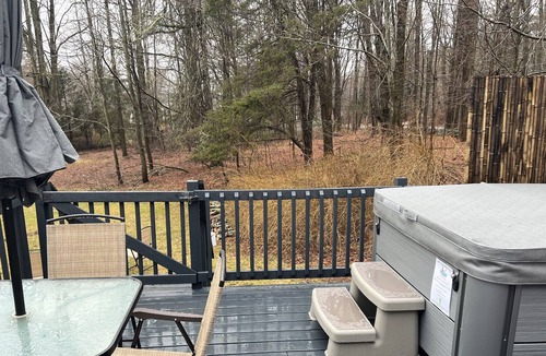 Cornwall Cottage | **Less than 5 minute walk to Mohawk Ski Area.**