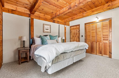 Barnstead House | Locke Lake Oasis Dock Dogs Stay FREE
