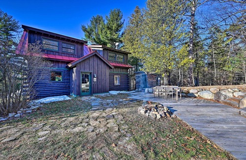 Wilmington Cottage | Log Cabin in Wilmington w/New Hot Tub By Skiing!