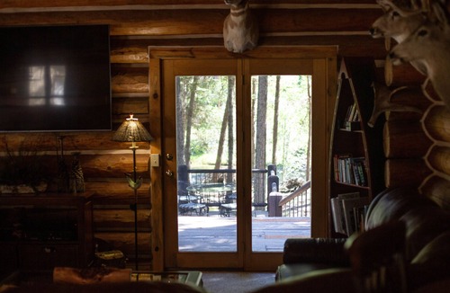 Darby House | Log Home with HUGE deck and riverfront access! Near set of YELLOWSTONE :)