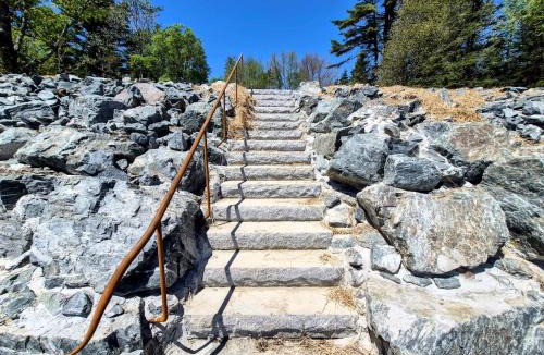 Gouldsboro House | Lone Pine Oceanfront Cottage