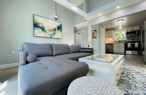 Worcester House | Lovely 2BD with Skylight Near Hospitals, Free Parking