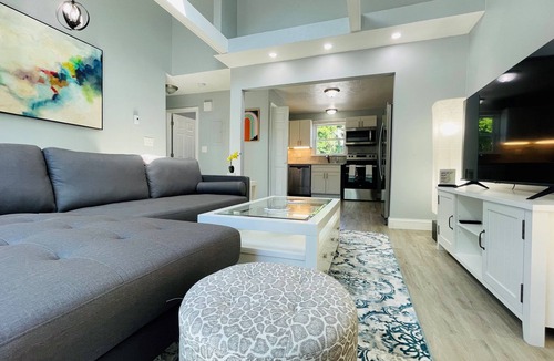 Worcester House | Lovely 2BD with Skylight Near Hospitals, Free Parking
