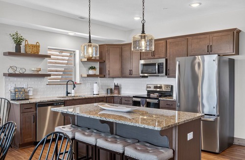 Table Rock House | Luxe 4BR-4BA, Branson Retreat with Lake Views, Pools + Pickleball