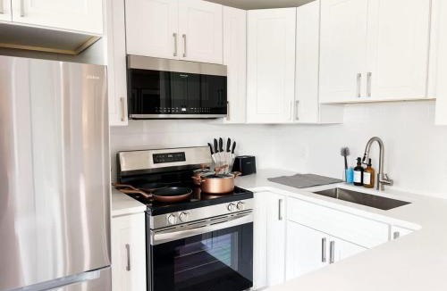 Gulph Mills Apartment | Luxurious 2 King Beds Apt Family Friendly Sleeps 5