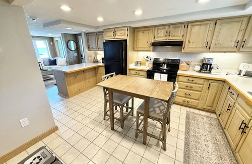 Fortunes Rocks Cottage | Luxurious Beachfront New England Cottage