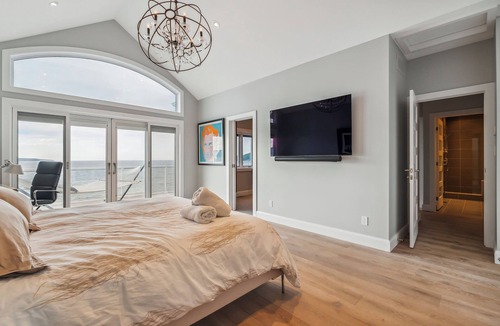 Lafontaine Cottage | Luxurious Cottage in Tiny 5bd4bth|Private Beach Front