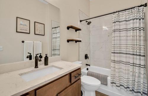 Chattanooga House | Luxurious Industrial Downtown Suite