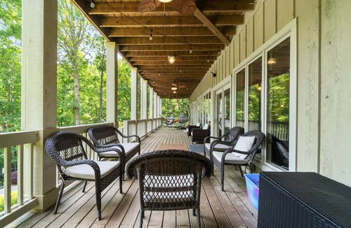 Gainesville House | Luxurious Lake House/private dock/private pool & hot tub