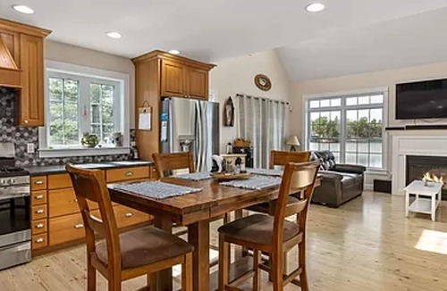 East Wakefield House | Luxurious Lakefront Home on the sparkling Balch Lake with spectacular waterviews