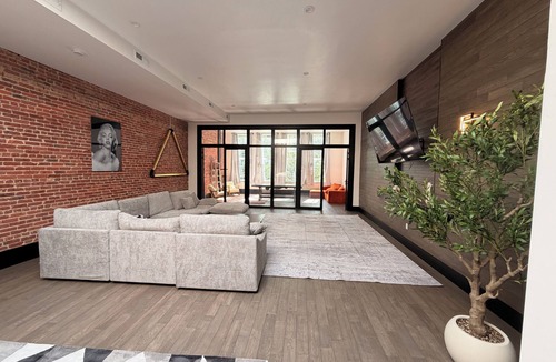 Downtown Baltimore Apartment | Luxury 2 bedroom penthouse in Mount Vernon, Baltimore MD