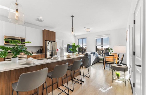 Everett Apartment | Luxury 2bd/2ba in Everett pnjk