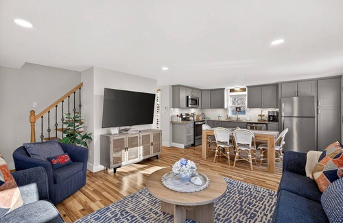 Yarmouth Port House | Luxury 4br Cape Cod House, 5 Mins Beach, Pets OK, Sleeps 12, Fully Updated