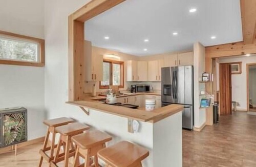 Campton Ski Chalet | Luxury 4BR Waterville Retreat w/Arcade