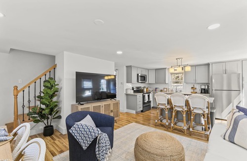 Yarmouth Port House | Luxury Cape Cod retreat - 5min to beach!