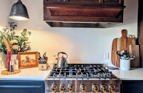 Surry House | Luxury Coastal, Fire Pit, 5 minutes to the Beach