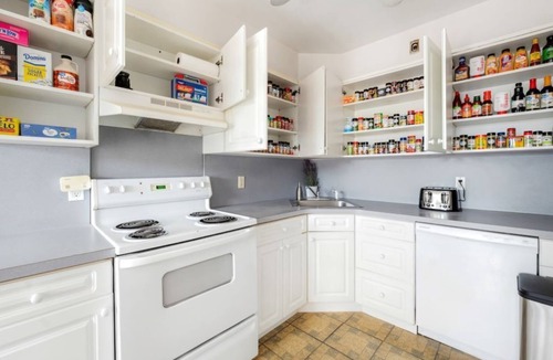 White Plains Apartment | Luxury Designer Home near NYC + Free Parking