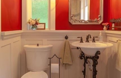 Roberts Creek House | Luxury Forest Escape in Roberts Creek with Sauna