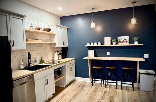 Sandgate House | Luxury Mountain Dream Escape Hot Tub/Game Room