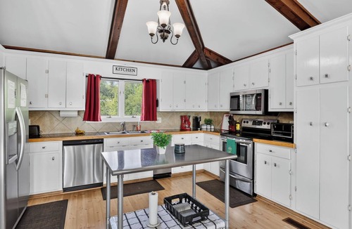 Industrial House | Luxury Riverfront Escape~Pool~BoatSlip~Kayaks~BBQ