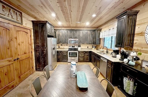 Hochatown Cabin | Luxury Rustic Cabin Hot Tub & Spa Fire Pit