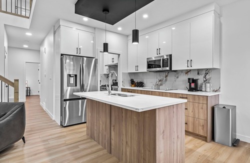 West Edmonton House | Luxury west end escape