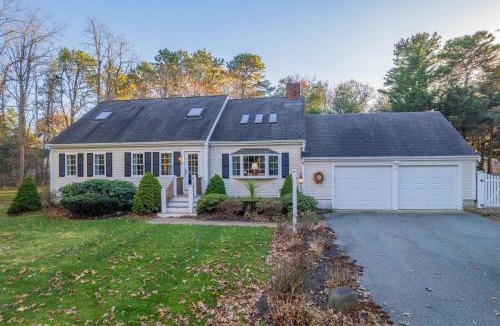 East Sandwich House | Make a Splash: Pool Retreat Near the Beach