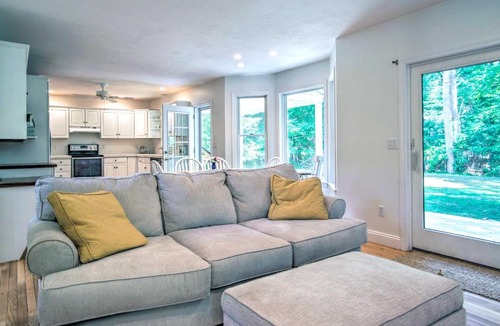 Marion House | Marion Home w/Private Deck < 1 Mi From Beach