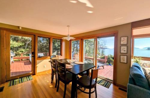 Hancock House | Mark's Waterfront Sea Cottage beach family Acadia