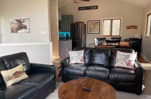 Intervale Ski Chalet | Marvelous 3-bedroom chalet in charming Bartlett for your getaway