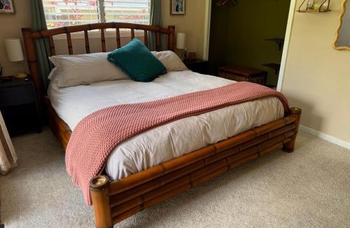 Hilo House | Master Suite with Private Bath 15 min drive to beach