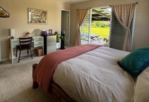 Hilo House | Master Suite with Private Bath 15 min drive to beach