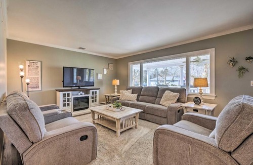 Mattituck House | Mattituck Home w/Fireplaces - Near Wineries