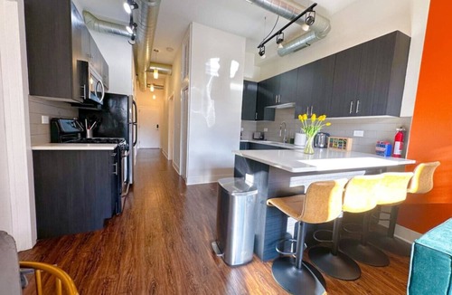 Near South Side Apartment | McCormick 3Br/2Ba with Optional Parking - State st