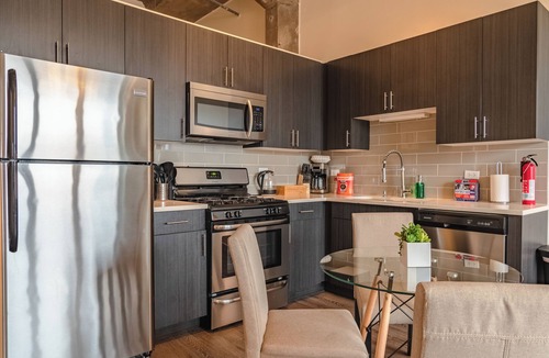 Near South Side Apartment | McCormick Place 3br/2ba family heaven with optional parking/Up to 8 guests
