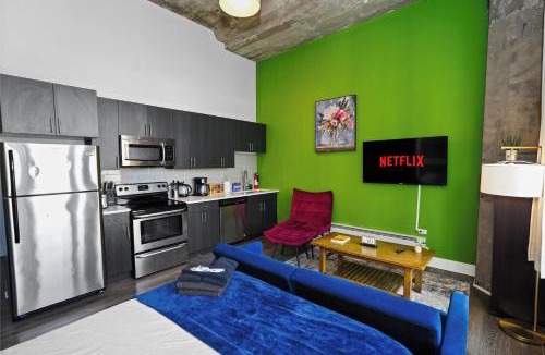 Near South Side Apartment | McCormick Place Studio with optional parking and sleeps up to 4