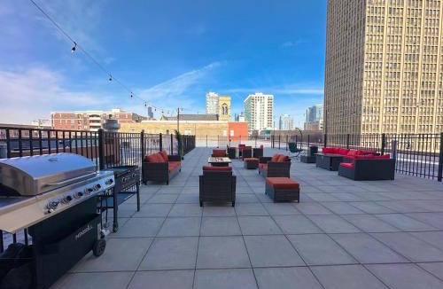 Near South Side Apartment | McCormick Place Studio with optional parking and sleeps up to 4