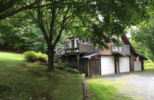 Windsor House | Meadow View- 35 Acres outside your door