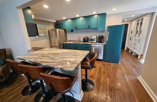 Newport East Apartment | Middletown Modern Townhouse w/Private Fenced Yard - RIBryan Properties