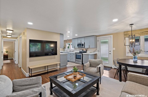 Downtown Anchorage Apartment | Midtown Escape