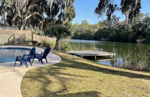 Talahi Island Cottage | Midway between Savannah and Tybee Island.