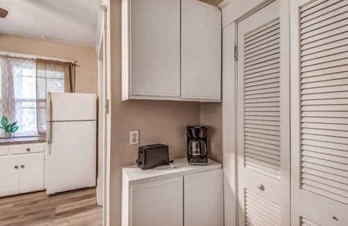 Evergreen Apartment | Mins to Downtown, Museum & Parks - Blue Hideaway