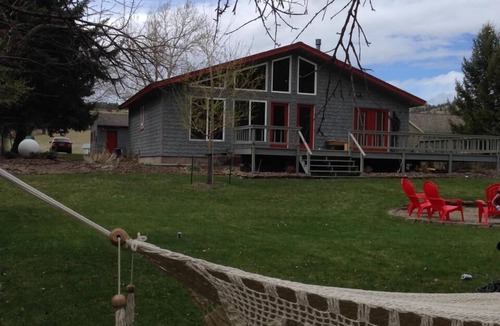 Cascade House | Missouri Riverfront Bungalow Near Craig MT.