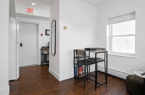 Stamford Apartment | Modern 2 Bdr, Harbor Point #2 – Walk to Train, Restaurants, City + Shore
