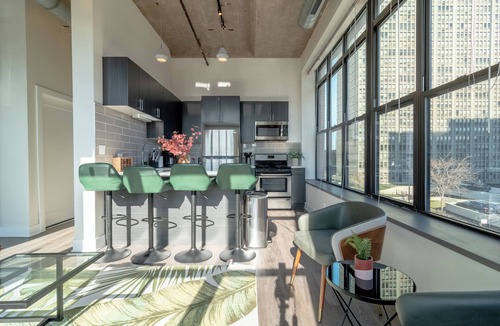 Near South Side Apartment | Modern 2BR Chicago Corner Suite Near McCormick Place & Soldier Field