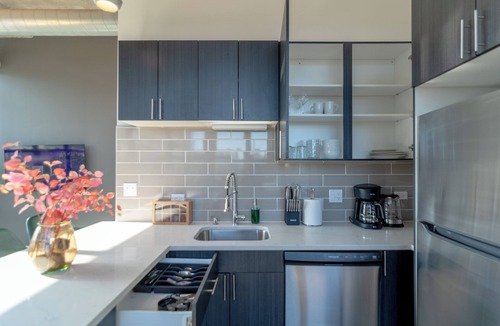 Near South Side Apartment | Modern 2BR Chicago Corner Suite Near McCormick Place & Soldier Field