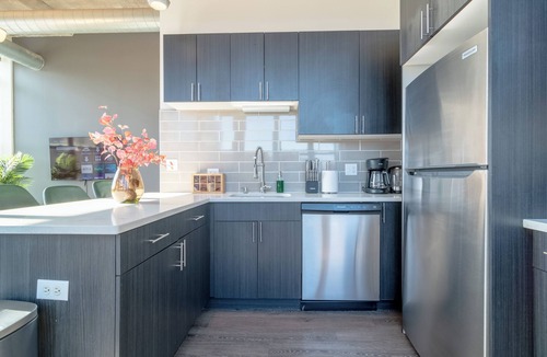 Near South Side Apartment | Modern 2BR Chicago Corner Suite Near McCormick Place & Soldier Field