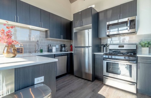 Near South Side Apartment | Modern 2BR Chicago Corner Suite Near McCormick Place & Soldier Field
