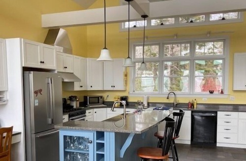Round Pond House | Modern 3BR, 3BA with Amazing Open Atlantic View