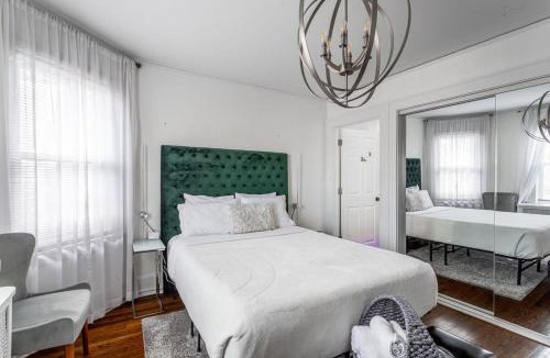 Cove - East Side - Shippan Apartment | Modern 3BR Apartment Downtown HarborPt I-95 Train